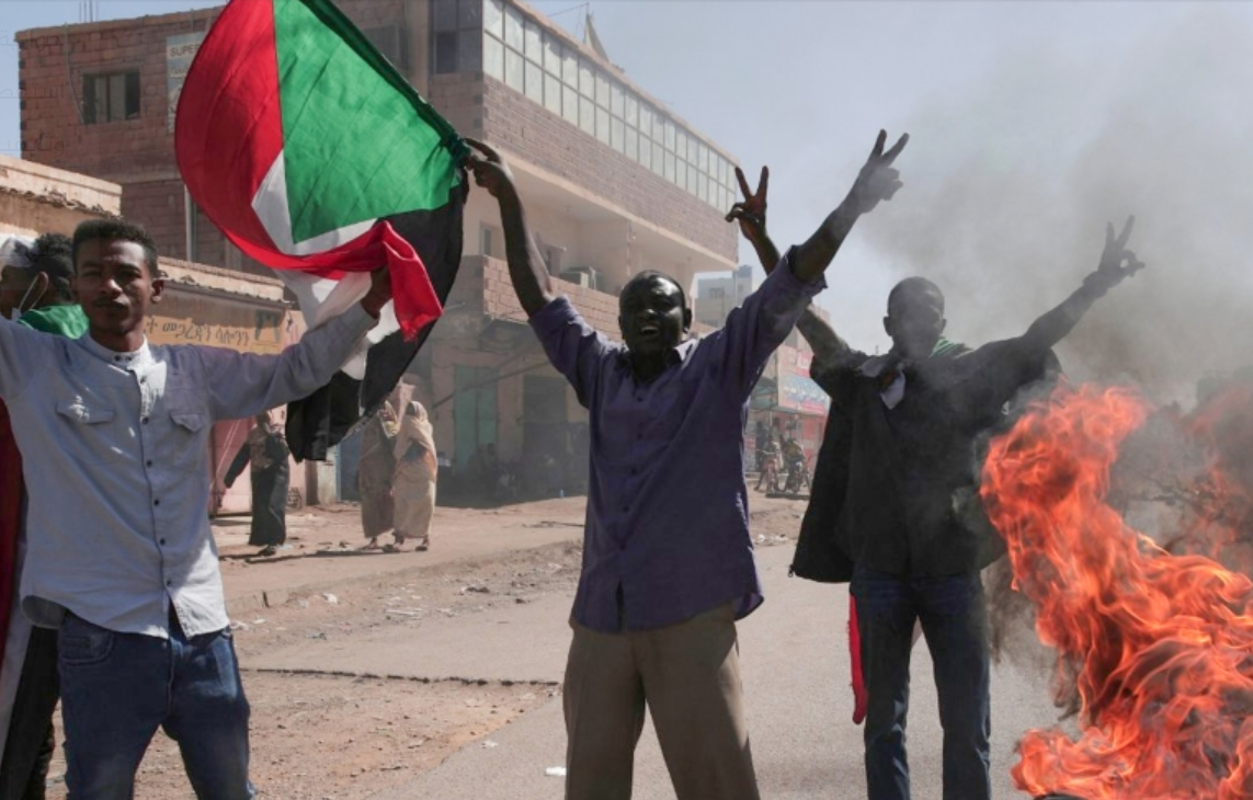 السودان: سقوط قتلى "برصاص قوات الأمن" في المظاهرات المنددة بهيمنة العسكريين على السلطة