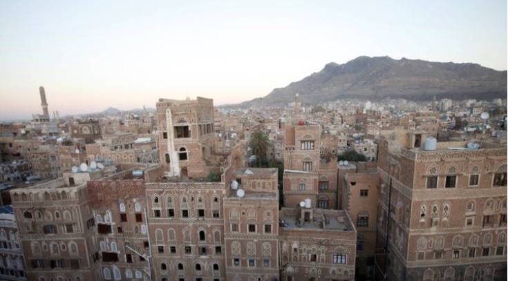 التحالف يعلن شن ضربات جوية بصنعاء لمنع الحوثيين من نقل أسلحة