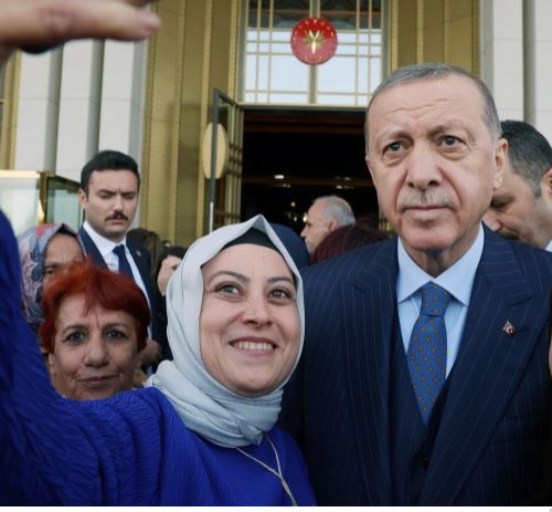 رجب طيب أردوغان يعلن عن إجراء حاسم لإقرار حق ارتداء الحجاب في تركيا دستوريا