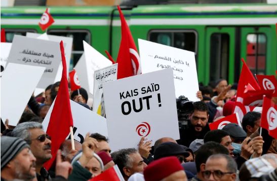 إيقافات واعتقالات متصاعدة.. هل تنجح المعارضة في توحيد صفوفها لإخراج تونس من أزمتها؟