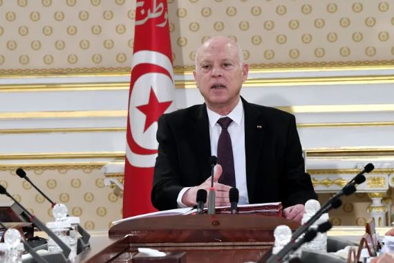 الرئيس التونسي يطرد مسؤولة نقابية أوروبية واتحاد الشغل يعلق
