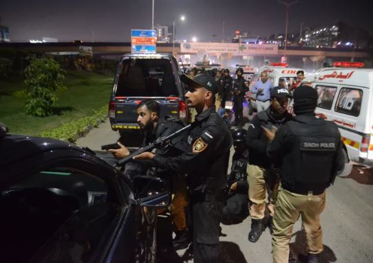 باكستان.. قوات الأمن تستعيد السيطرة على مقر أمني بكراتشي بعد سقوط 7 قتلى