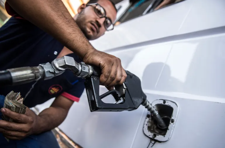 تسارع التضخم.. مصر ترفع أسعار البنزين في مراجعة ربع سنوية