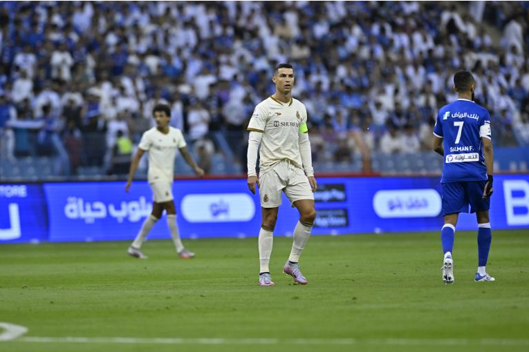 يغيب أمام الفرق الكبيرة وجماهير الهلال استفزته بميسي.. مأزق كريستيانو رونالدو في الدوري السعودي