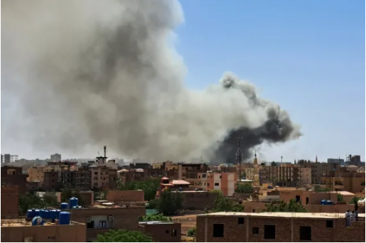 السودان.. قصف عنيف على أهداف للدعم السريع في الخرطوم بحري ومفوض أممي يدعو الدول النافذة للمساعدة بإنهاء القتال