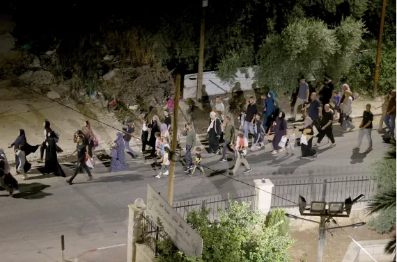 الجيش الإسرائيلي يدفع بتعزيزات إلى مخيم جنين ويشرّد الآلاف من سكانه