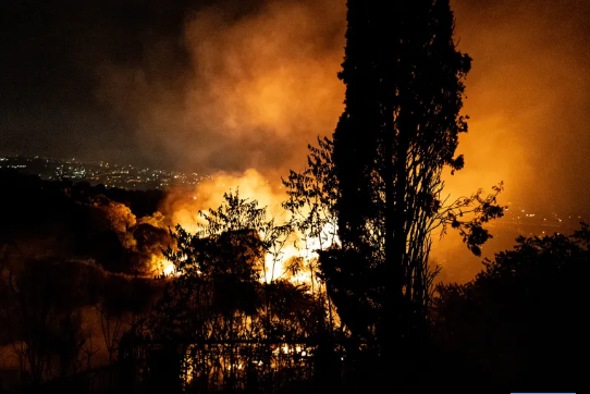 الجزائر تعلن إخماد جميع الحرائق وارتفاع عدد الوفيات في اليونان وإيطاليا
