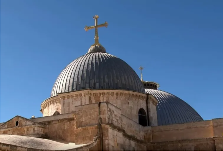 كنيسة القيامة.. قدسية وجلال رغم الاحتلال
