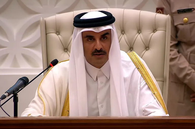 أمير دولة قطر يدعو إلى حقن الدماء في غزة ووقف الحرب التي تجاوزت كل الحدود