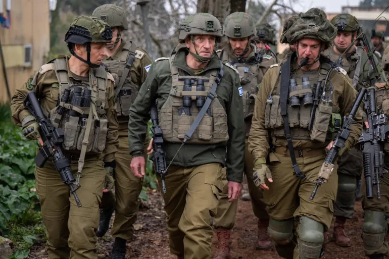 حذرت دراسة -أعدها معهد دراسات الأمن القومي الإسرائيلي في جامعة تل أبيب- من مخاطر الدخول في مواجهة عسكرية شاملة مع حزب الله، مؤكدة أن بقاء إسرائيل بوصفها قوة إقليمية أصبح موضع شك وصورتها كدولة قوية عسكريا تتلاشى.